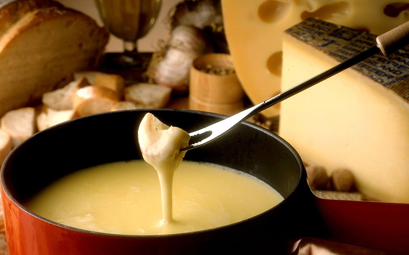 Swiss Food – Enigmatic Concoction of Delectable Dishes Swiss-Cheese-Fondue